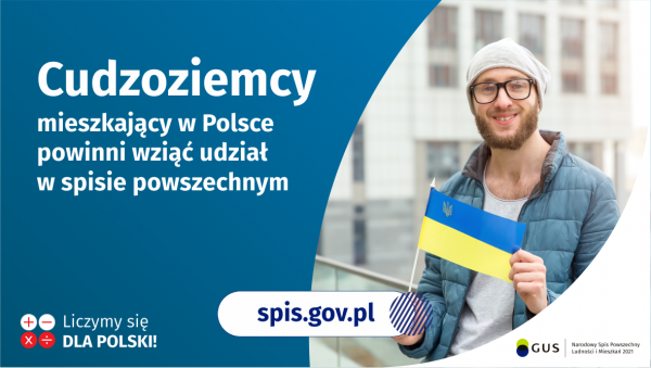 Cudzoziemcy mieszkający w Polsce powinni wziąć udział w spisie powszechnym. Po prawej stronie widać mężczyznę trzymającego...